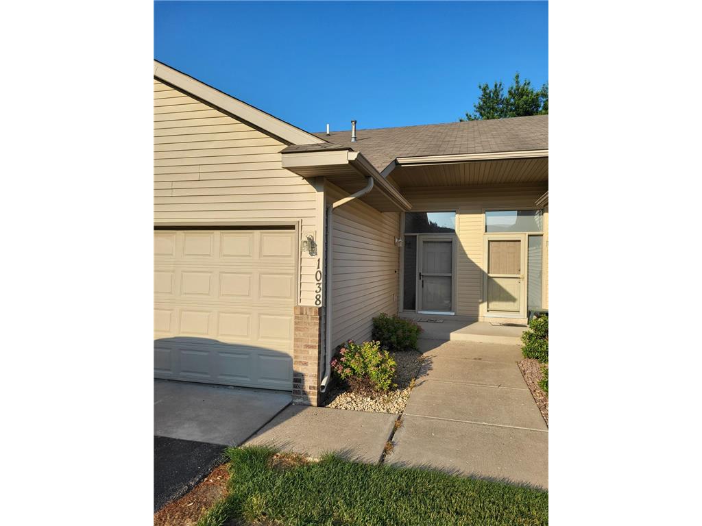 1038 Honeysuckle Lane SE, Cambridge, MN, 55008 MLS 6381099 Edina