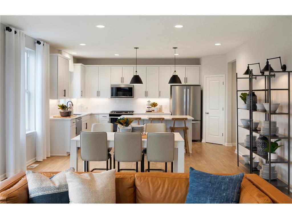 10390 McGregor Boulevard Woodbury MN 55129 6818562 image2