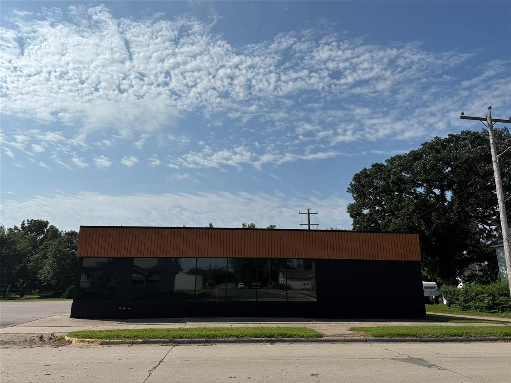 104 Oak Avenue SW Montgomery MN 56069 6768776 image2