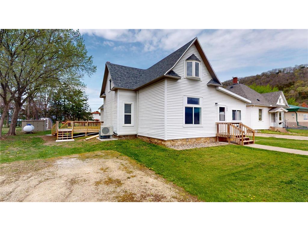 104 W 5th Street Cochrane WI 54622 7067583 image2