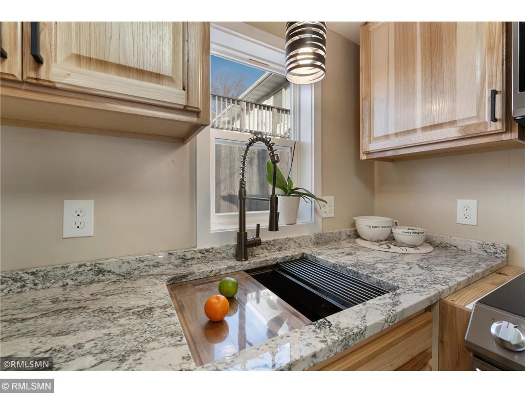 1040 Rose Avenue E Saint Paul MN 55106 7085742 image1
