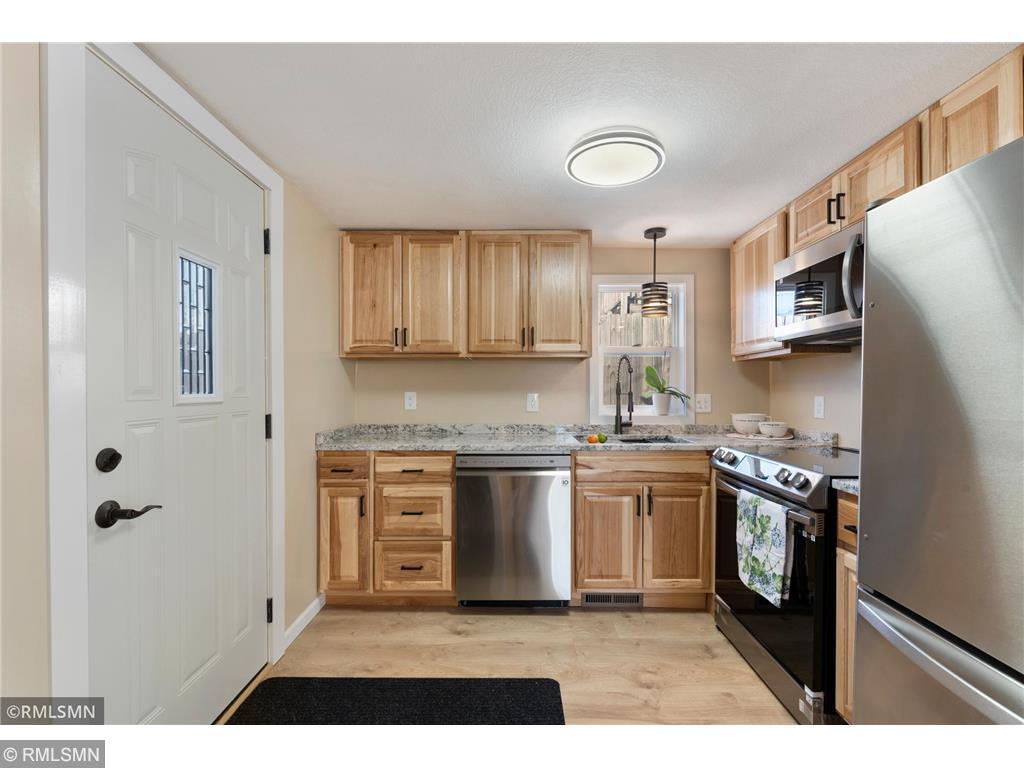 1040 Rose Avenue E Saint Paul MN 55106 7085742 image4