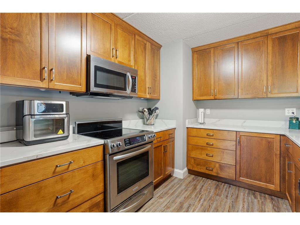 10401 Cedar Lake Road #201 Minnetonka MN 55305 6771488 image4