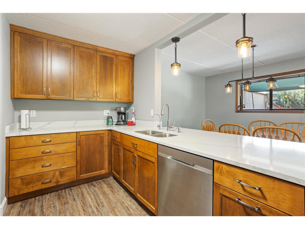 10401 Cedar Lake Road #201 Minnetonka MN 55305 6771488 image9