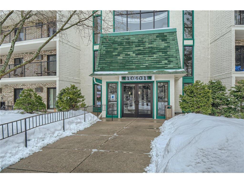 10401 Cedar Lake Road #220 Minnetonka MN 55305 6338100 image1