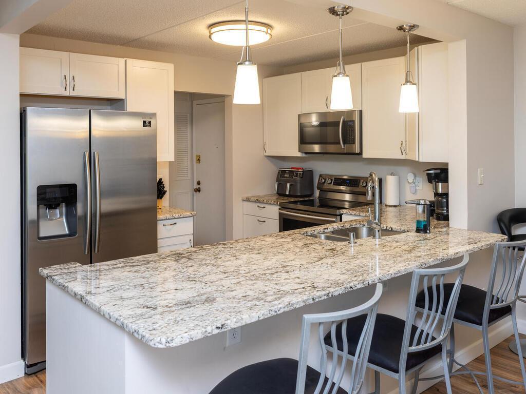 10401 Cedar Lake Road #309 Minnetonka MN 55305 6426672 image1