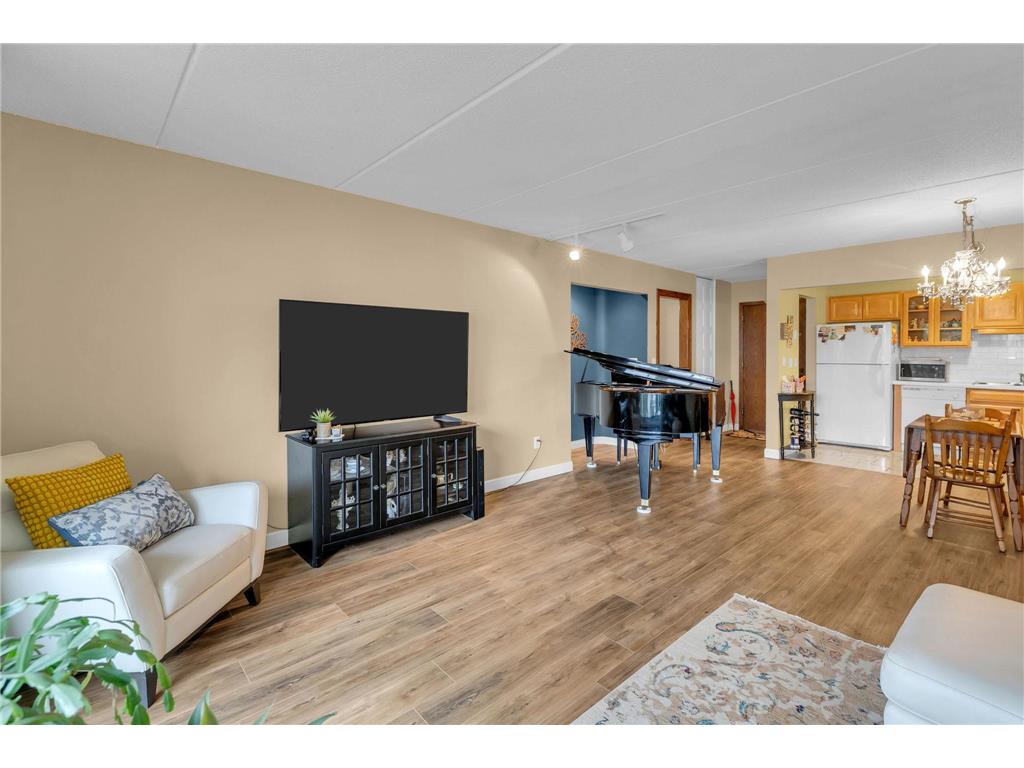 10401 Cedar Lake Road #405 Minnetonka MN 55305 7050389 image10
