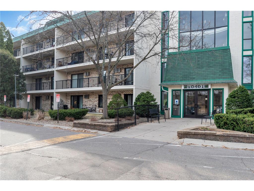 10401 Cedar Lake Road #405 Minnetonka MN 55305 7050389 image3