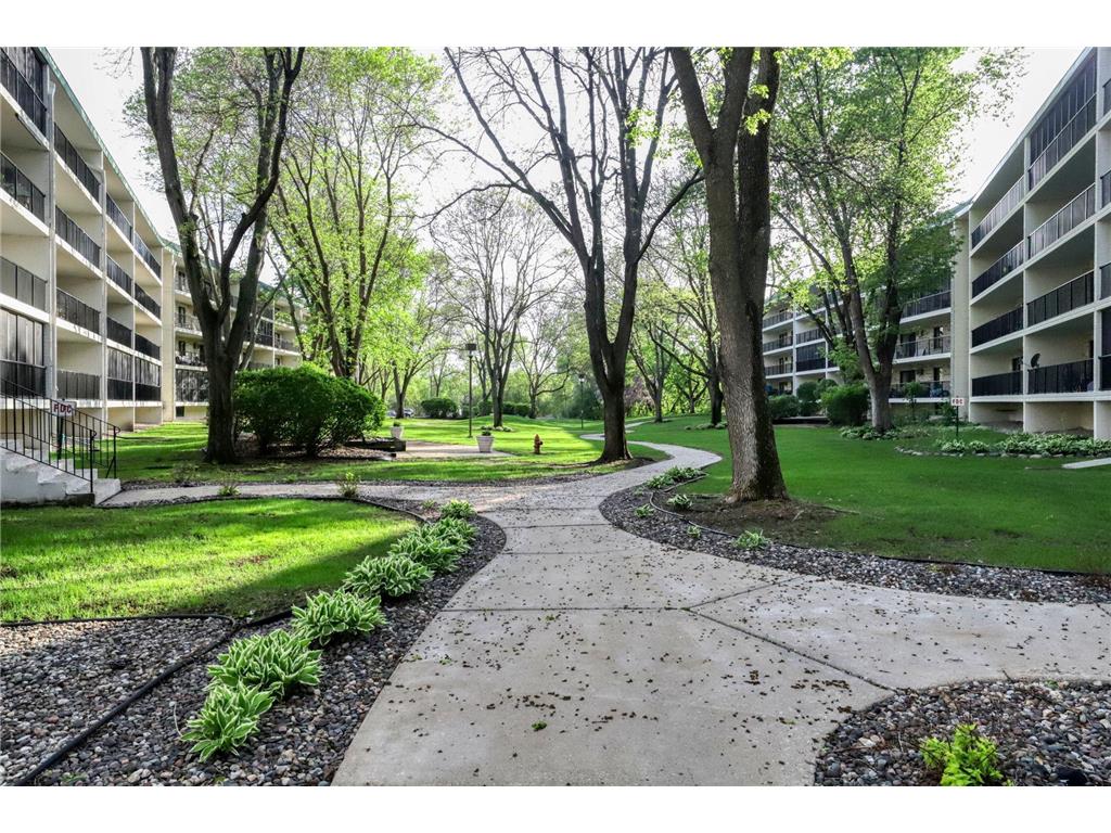 10401 Cedar Lake Road #405 Minnetonka MN 55305 7050389 image4