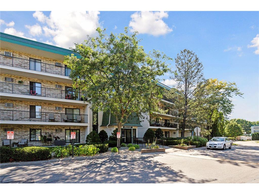 10401 Cedar Lake Road #409 Minnetonka MN 55305 6591499 image1