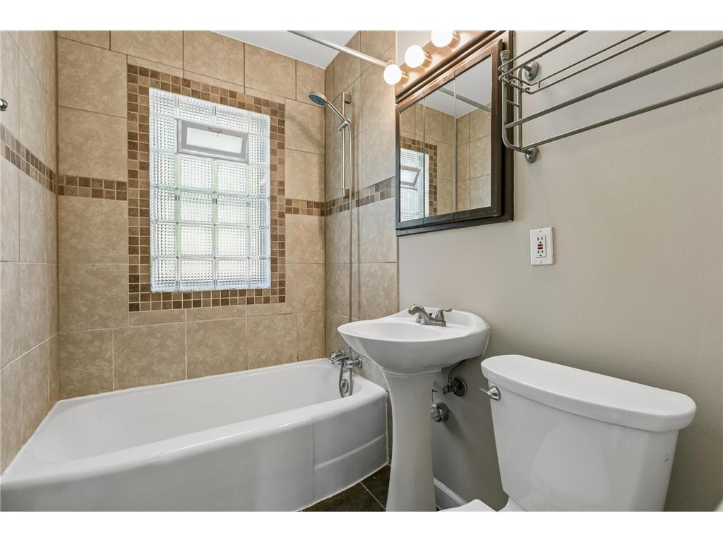 1041 36th Avenue NE Minneapolis MN 55418 7061465 image17