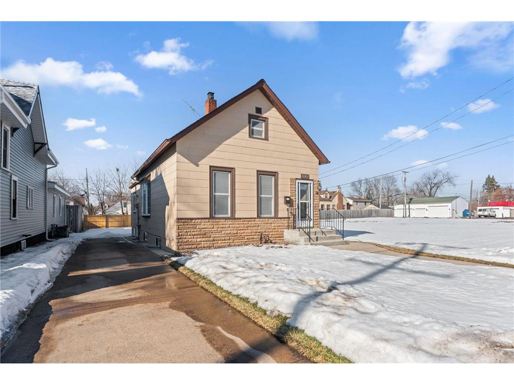 1041 Western Avenue N Saint Paul MN 55117 7020290 image1