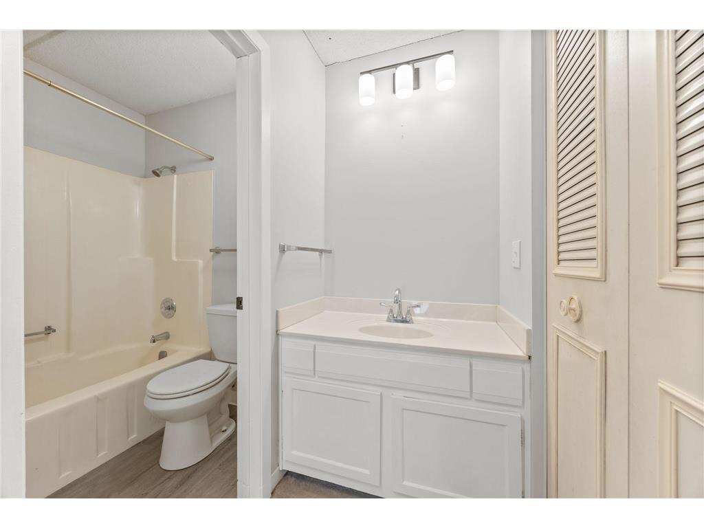 10411 Cedar Lake Road #213 Minnetonka MN 55305 7020492 image20