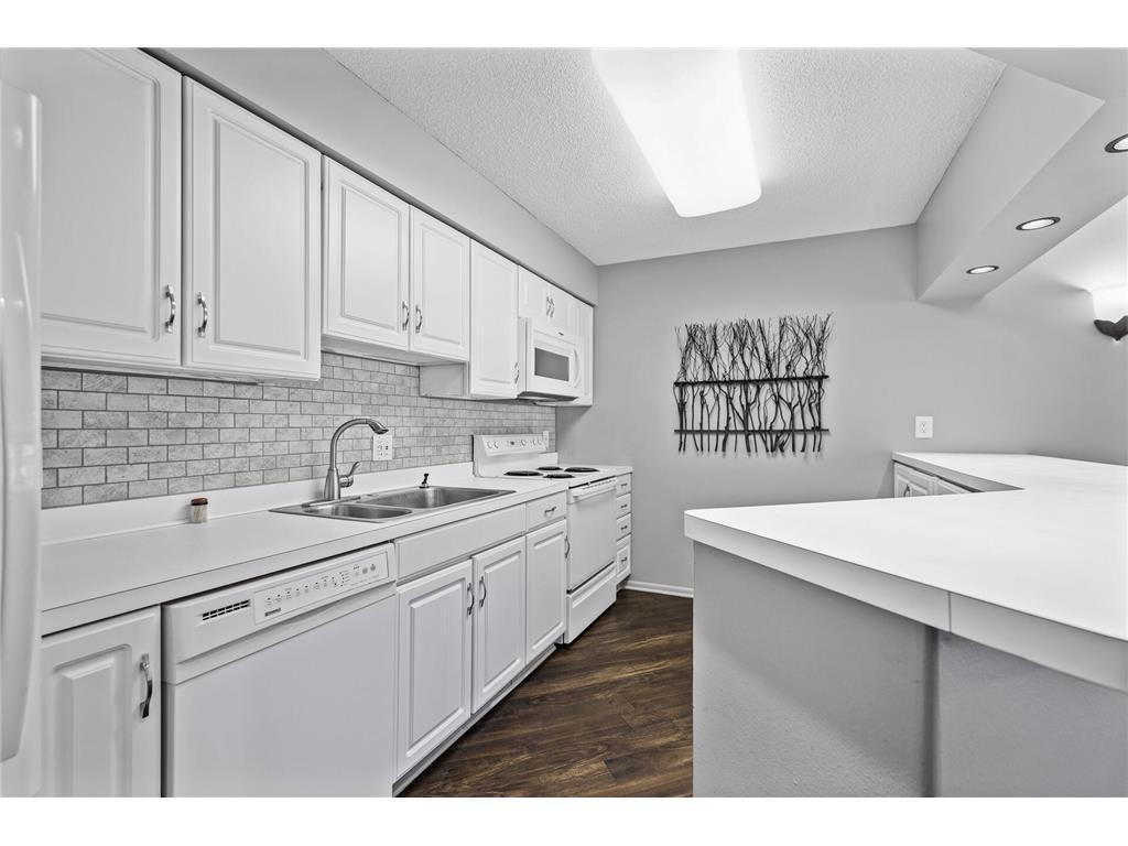 10411 Cedar Lake Road #213 Minnetonka MN 55305 7020492 image24