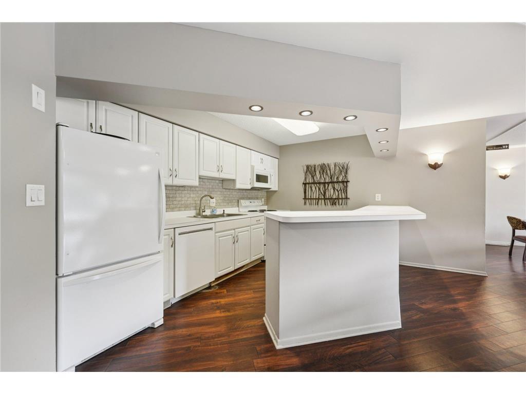 10411 Cedar Lake Road #213 Minnetonka MN 55305 7020492 image34