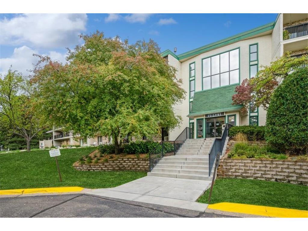 10411 Cedar Lake Road #516 Minnetonka MN 55305 6455987 image1