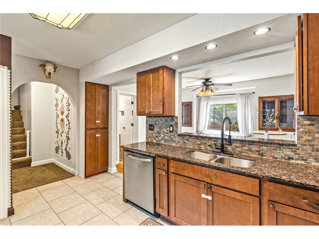 1042 Churchill Street Saint Paul MN 55103 7071839 image10