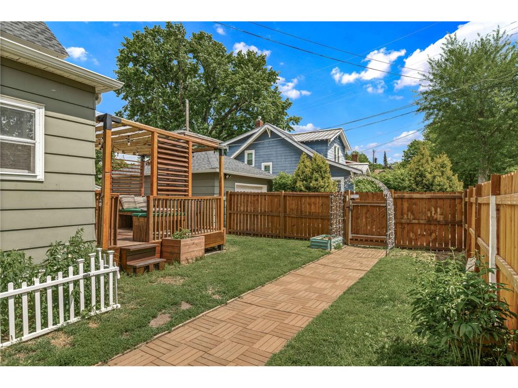 1042 Churchill Street Saint Paul MN 55103 7071839 image25