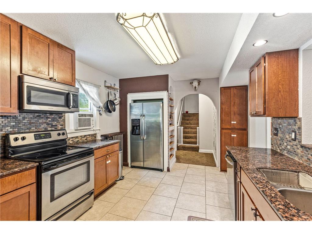 1042 Churchill Street Saint Paul MN 55103 7071839 image9