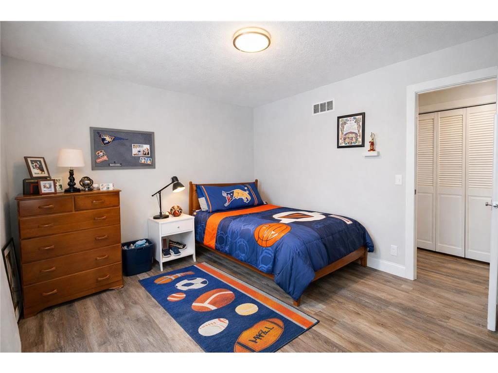 1042 E Circle Drive Wayzata MN 55391 7029397 image10