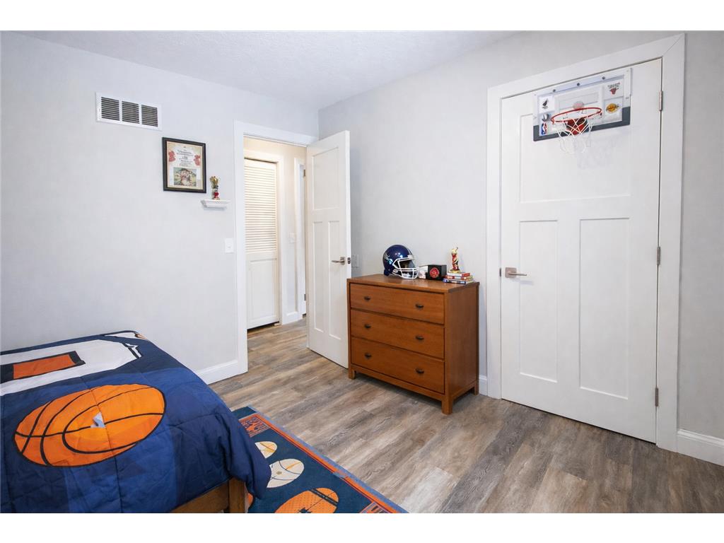 1042 E Circle Drive Wayzata MN 55391 7029397 image11