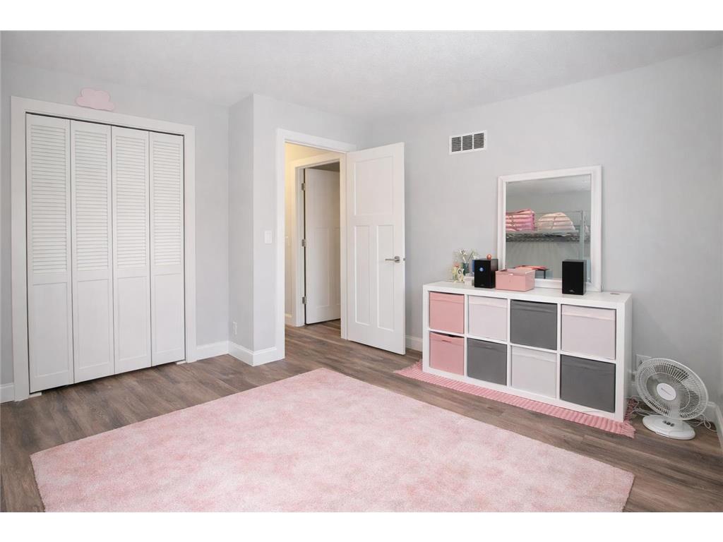 1042 E Circle Drive Wayzata MN 55391 7029397 image9