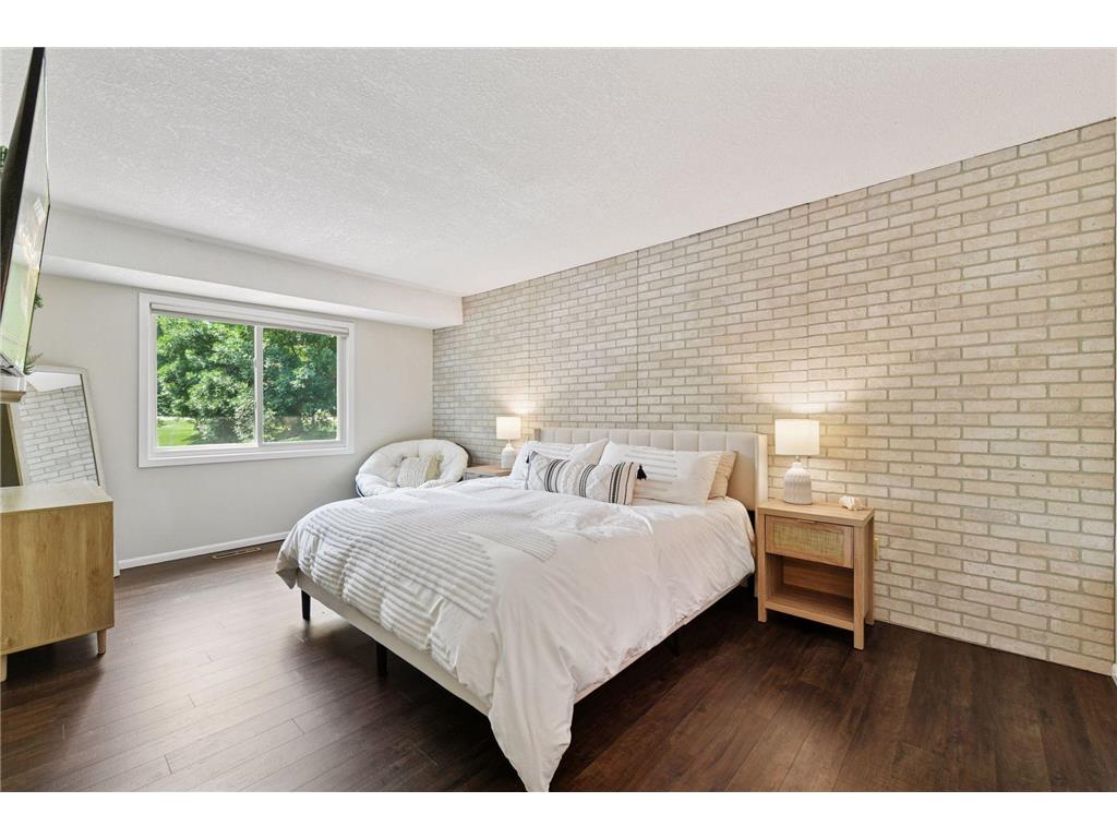 1042 Pontiac Lane Chanhassen MN 55317 7019237 image16