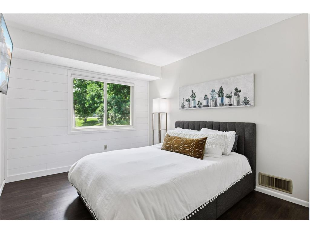 1042 Pontiac Lane Chanhassen MN 55317 7019237 image21