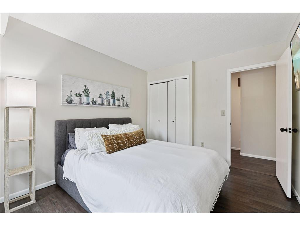 1042 Pontiac Lane Chanhassen MN 55317 7019237 image22