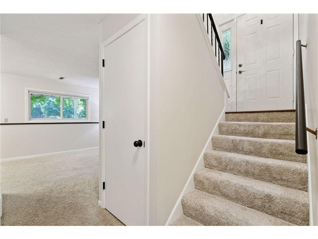 1042 Pontiac Lane Chanhassen MN 55317 7019237 image23