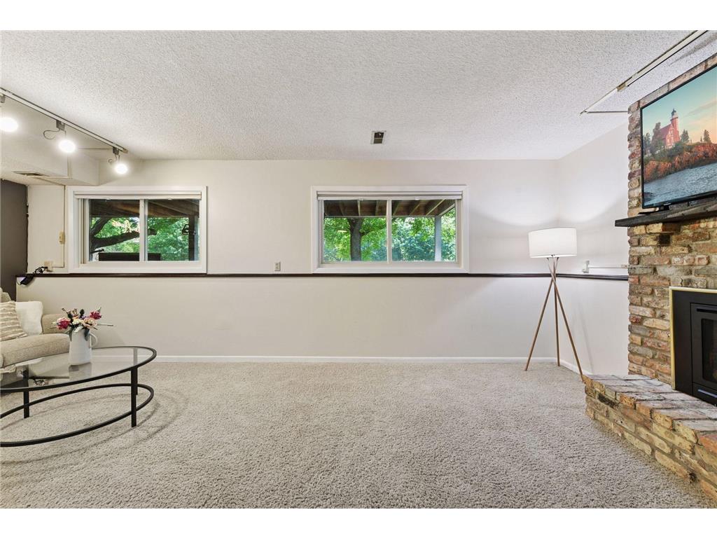 1042 Pontiac Lane Chanhassen MN 55317 7019237 image24