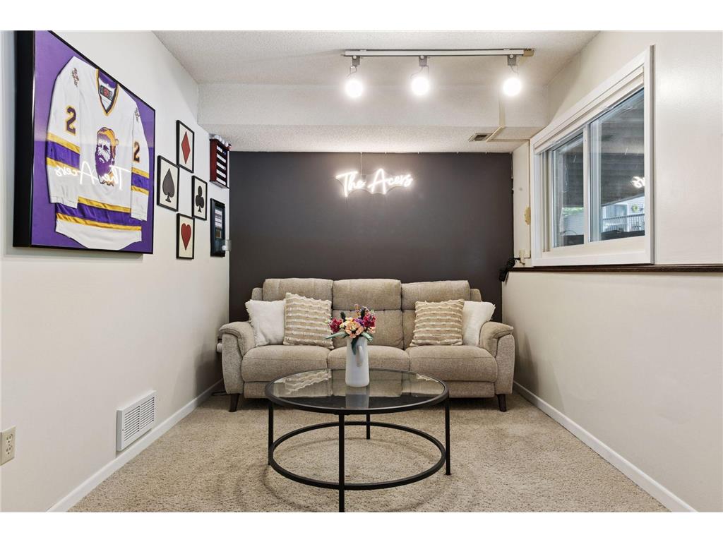 1042 Pontiac Lane Chanhassen MN 55317 7019237 image27