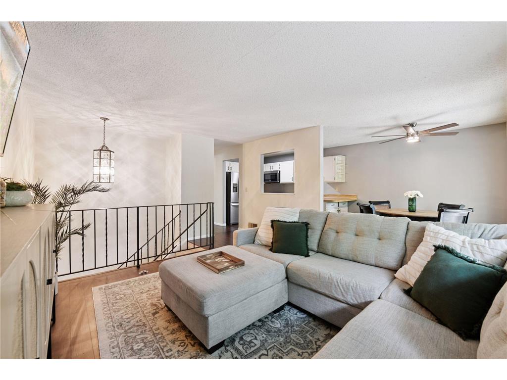 1042 Pontiac Lane Chanhassen MN 55317 7019237 image7