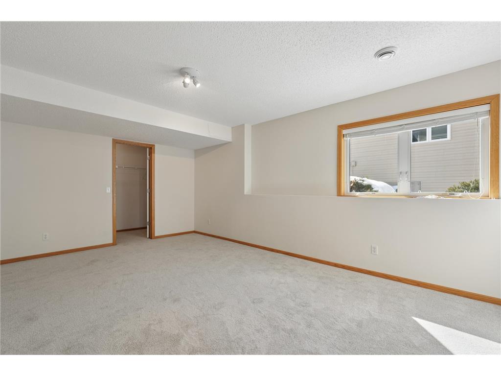 10420 Lancaster Lane Woodbury MN 55129 7009039 image23