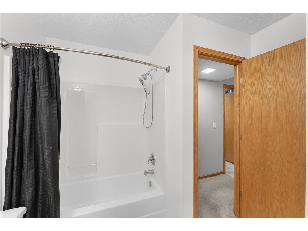 1043 Honeysuckle Lane SE Cambridge MN 55008 7001223 image15