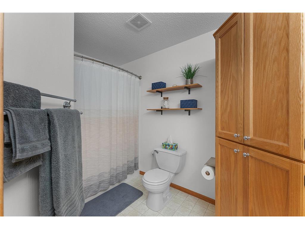 1043 Honeysuckle Lane SE Cambridge MN 55008 7001223 image8