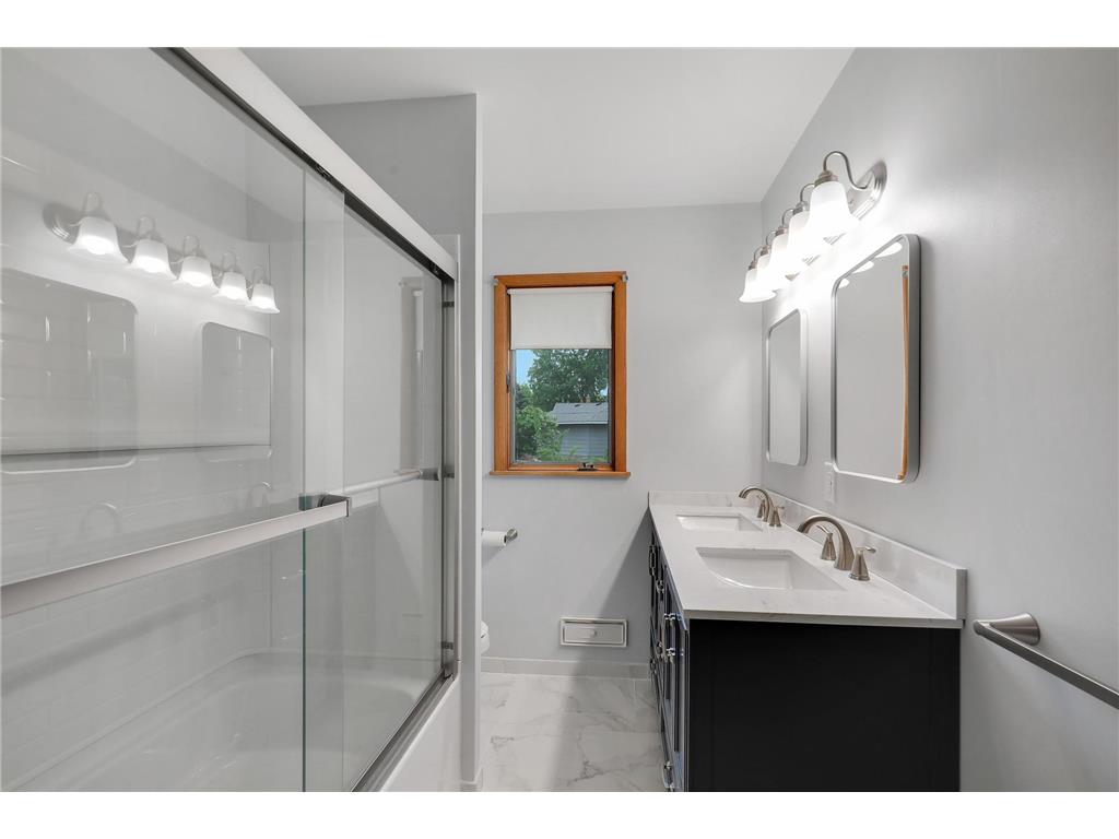 1044 Scott Street S Shakopee MN 55379 7077347 image29