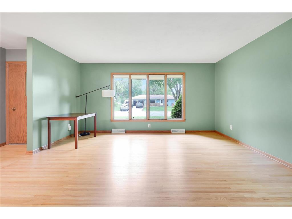 1044 Scott Street S Shakopee MN 55379 7077347 image8