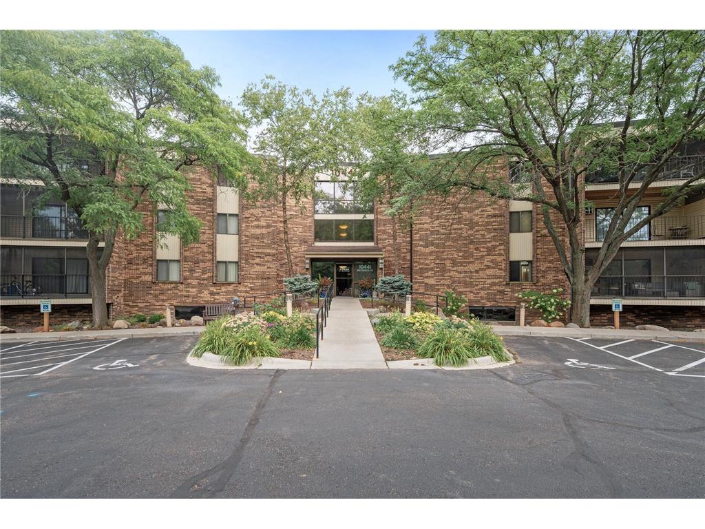 10441 Greenbrier Road #114 Minnetonka MN 55305 6430361 image1