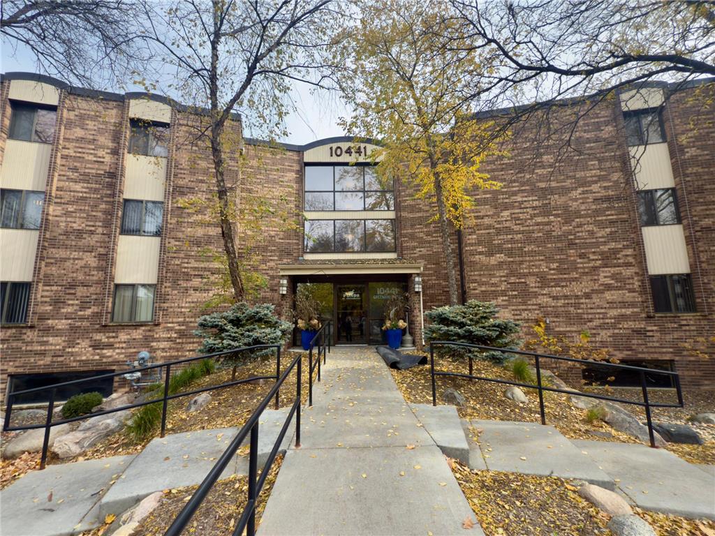10441 Greenbrier Road #303 Minnetonka MN 55305 6811360 image1