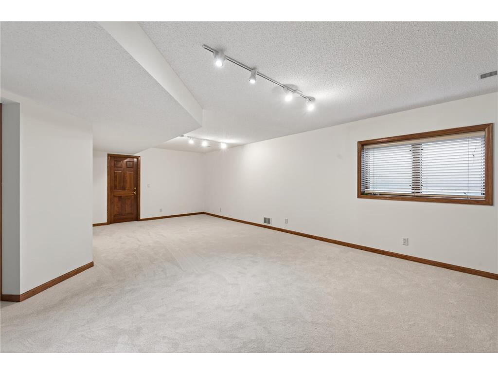 10447 Raleigh Road Woodbury MN 55129 7064116 image38