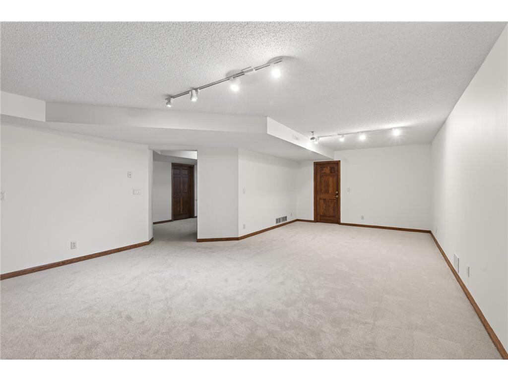 10447 Raleigh Road Woodbury MN 55129 7064116 image39