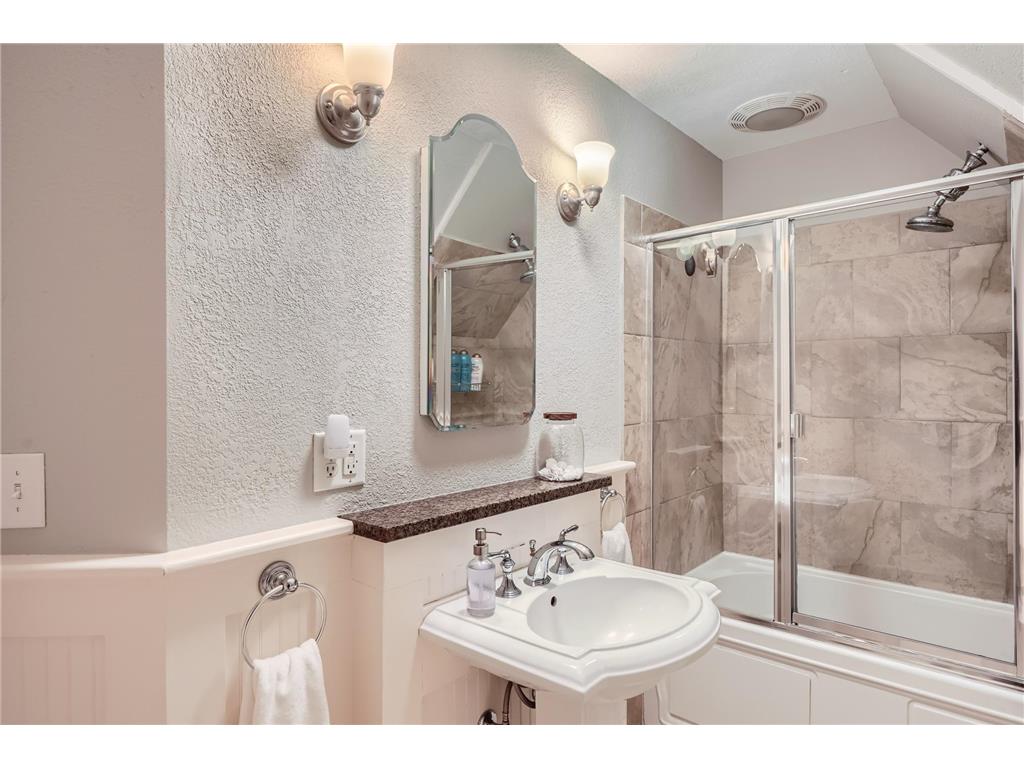 1045 Lake Street E Wayzata MN 55391 6815010 image20