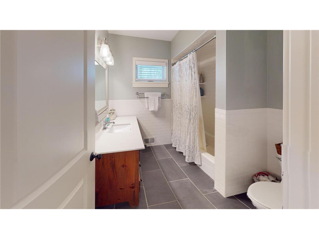 1046 Brooks Avenue W Roseville MN 55113 7066920 image17