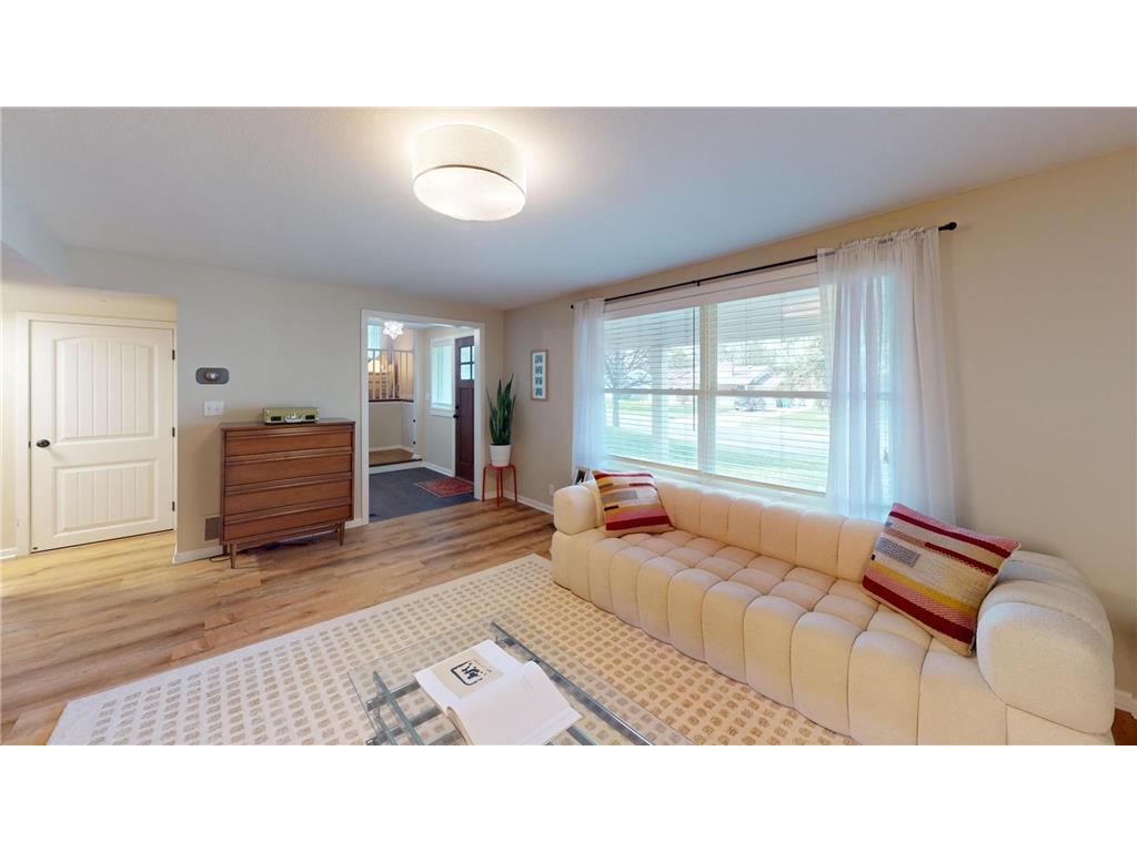 1046 Brooks Avenue W Roseville MN 55113 7066920 image4