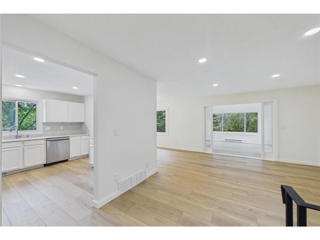 10460 Buckingham Drive Eden Prairie MN 55347 7077403 image10