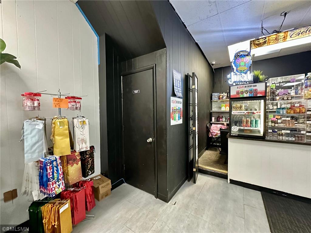 1047 Hudson Road Saint Paul MN 55106 7100284 image1