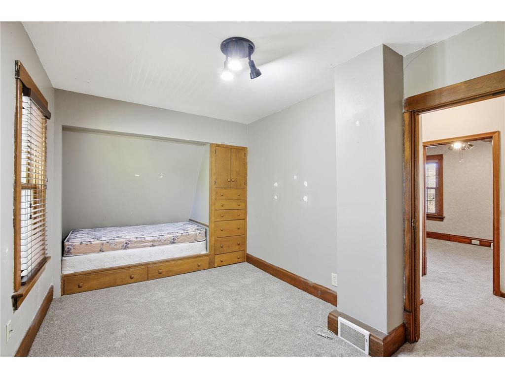 1047 JAMESON STEET Saint Paul MN 55103 6824111 image11