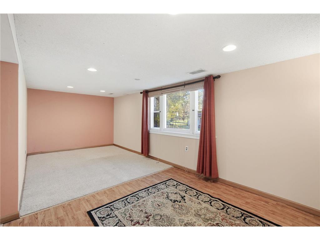 1047 JAMESON STEET Saint Paul MN 55103 6824111 image13