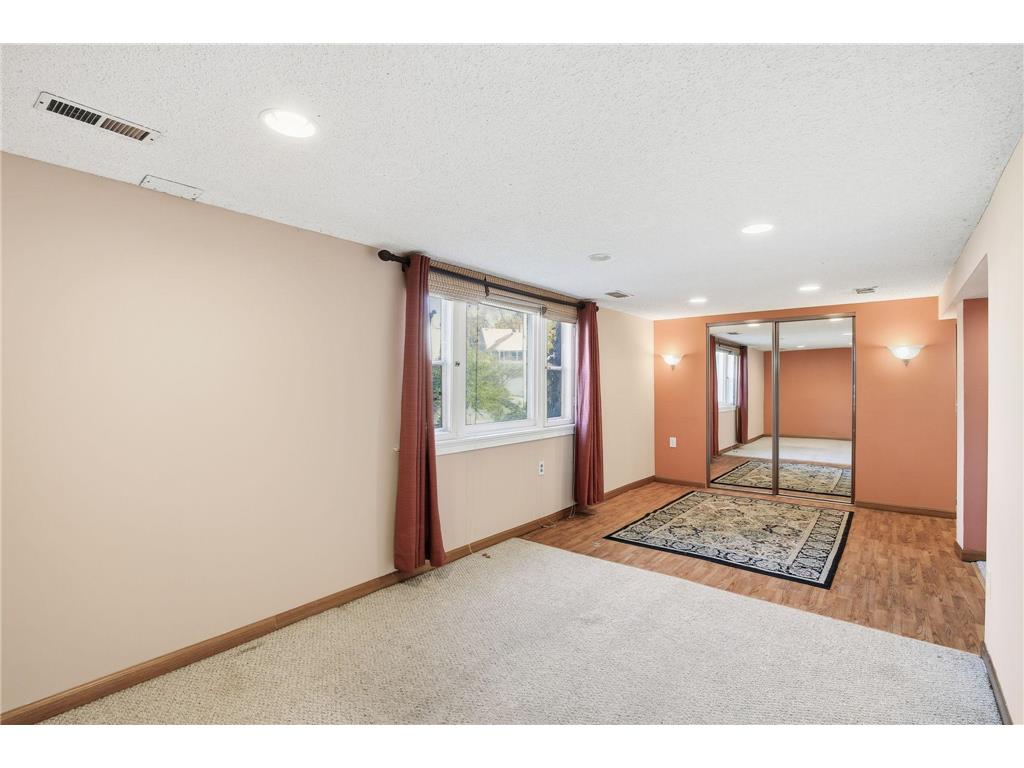 1047 JAMESON STEET Saint Paul MN 55103 6824111 image14